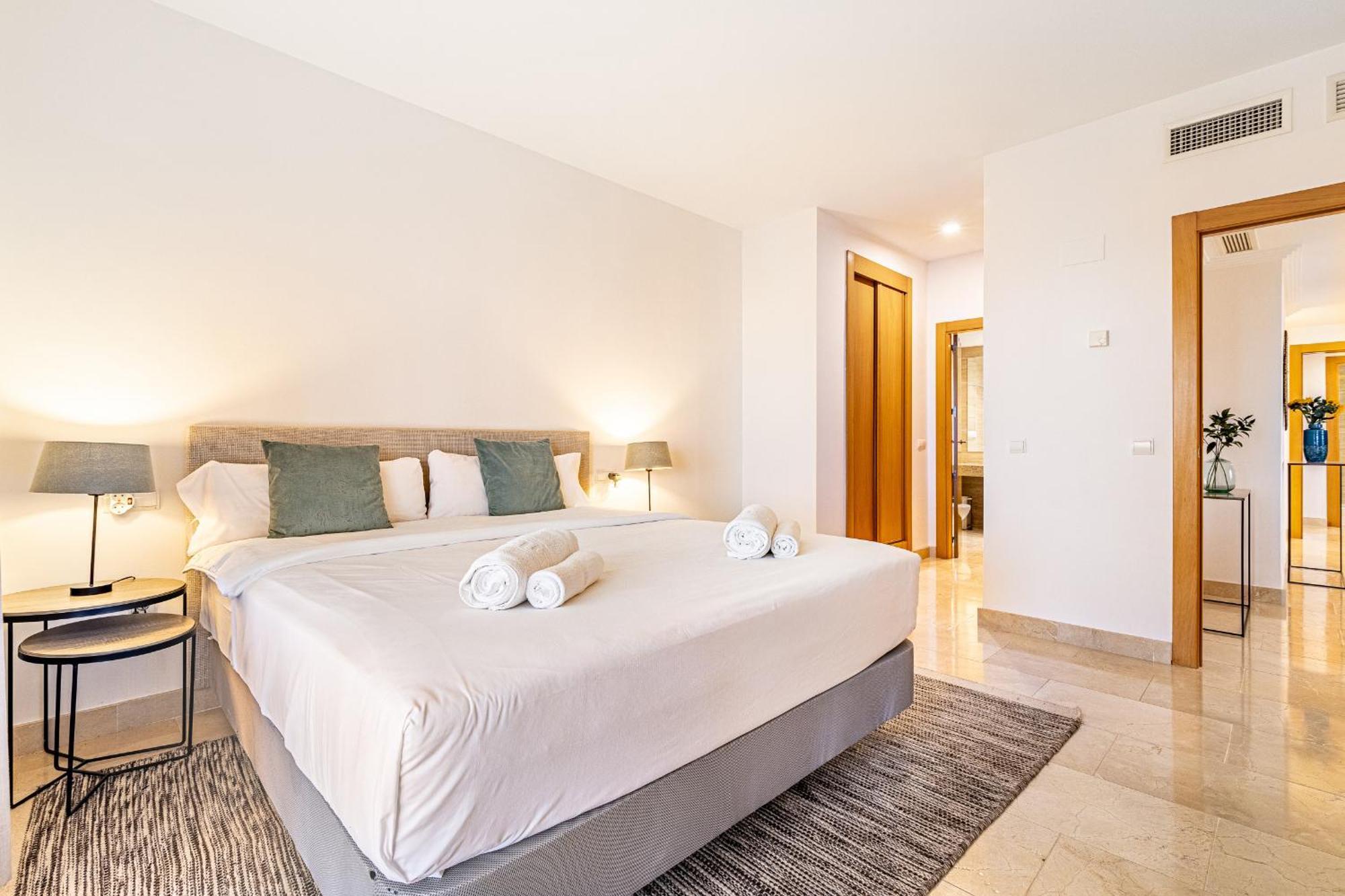 Large 3-Bedroom Nestled In Golf Paradise Эстепона Экстерьер фото