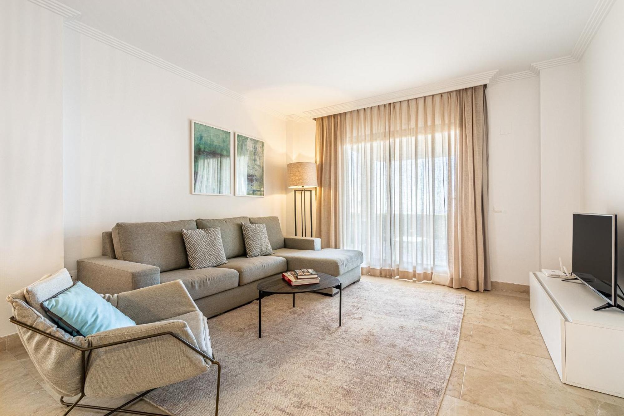Large 3-Bedroom Nestled In Golf Paradise Эстепона Экстерьер фото
