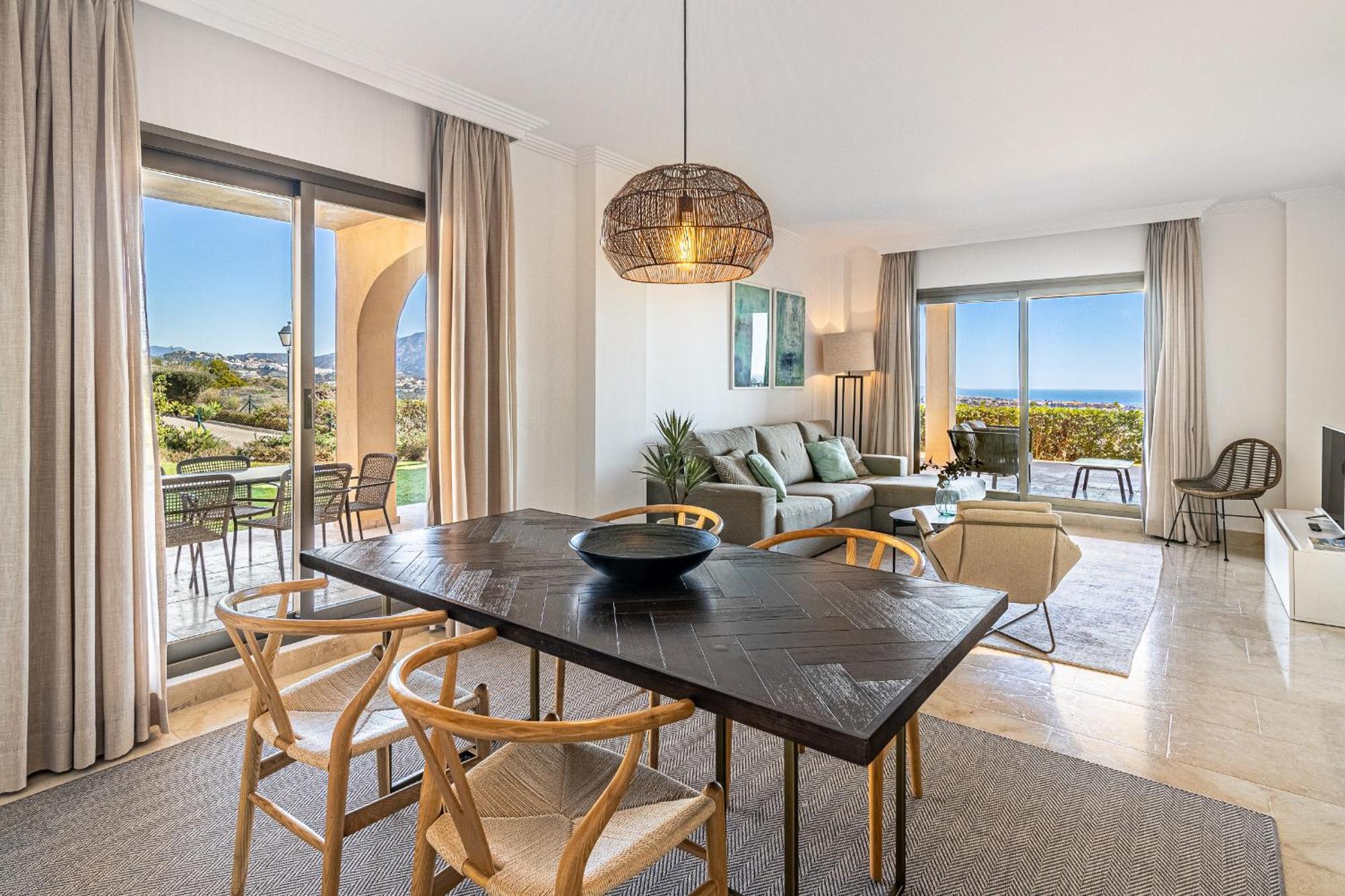 Large 3-Bedroom Nestled In Golf Paradise Эстепона Экстерьер фото