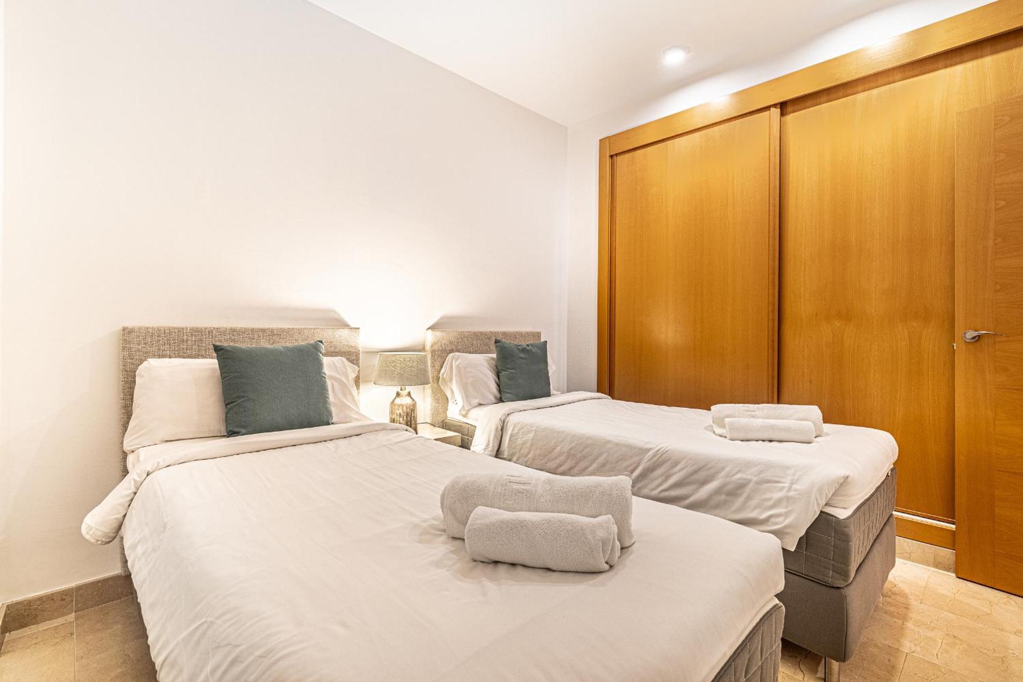 Large 3-Bedroom Nestled In Golf Paradise Эстепона Экстерьер фото