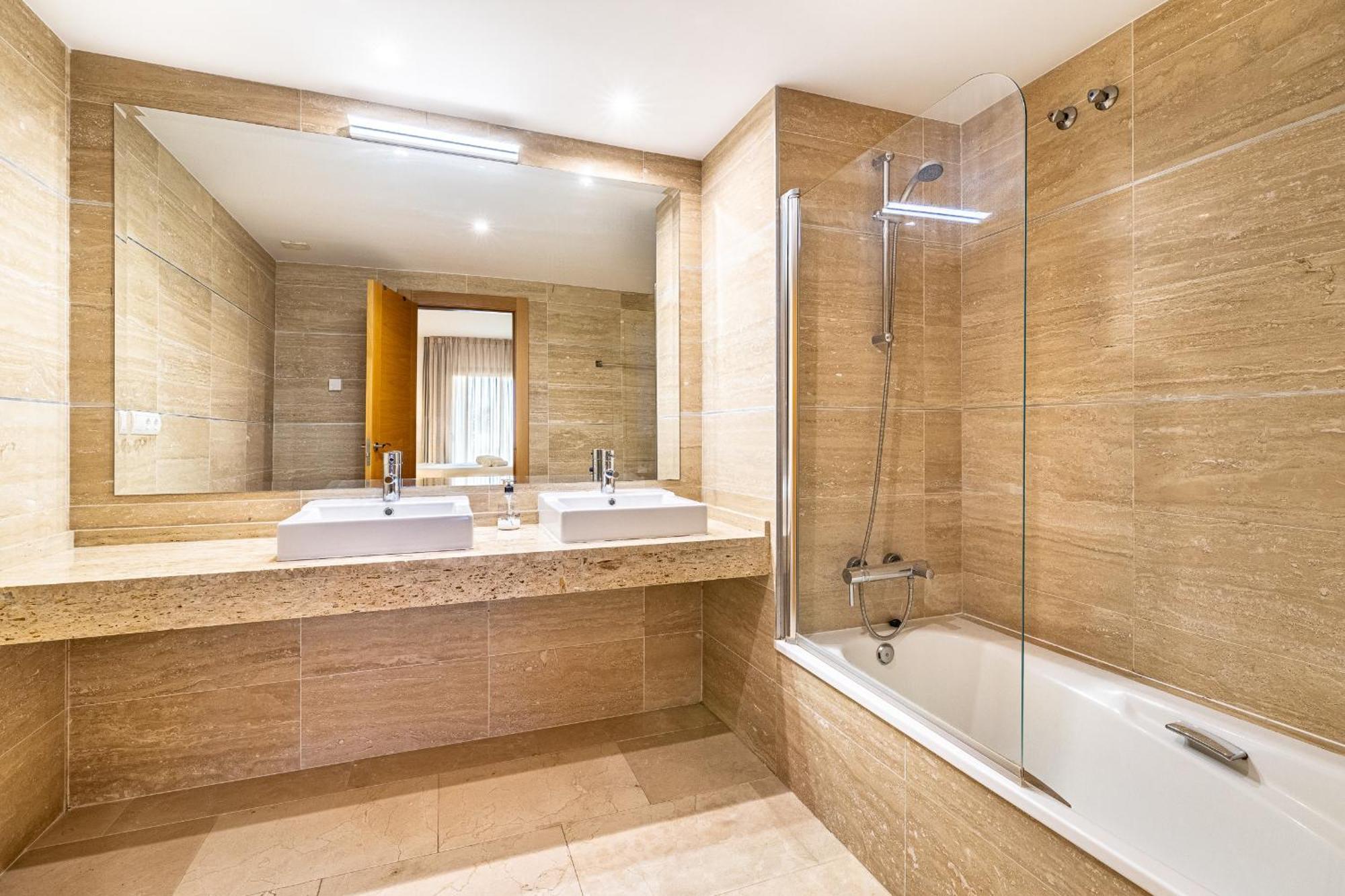 Large 3-Bedroom Nestled In Golf Paradise Эстепона Экстерьер фото